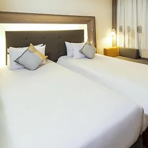 Novotel World Forum מלון